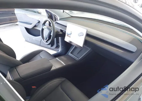 2026 Tesla Model Y Long Range Dual Motor All-Wheel Drive/Long Range Launch Series z USA, uszkodzony, nr VIN 7SAYGDEE0TA450974